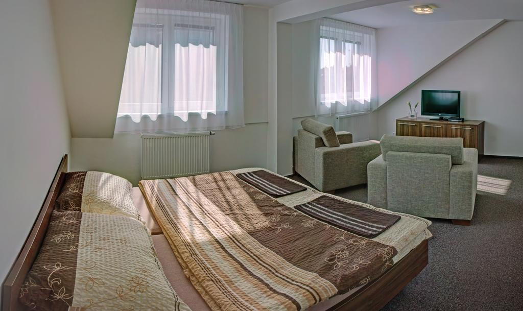 Penzion Na Dlouhé Uherské Hradiště Habitación foto